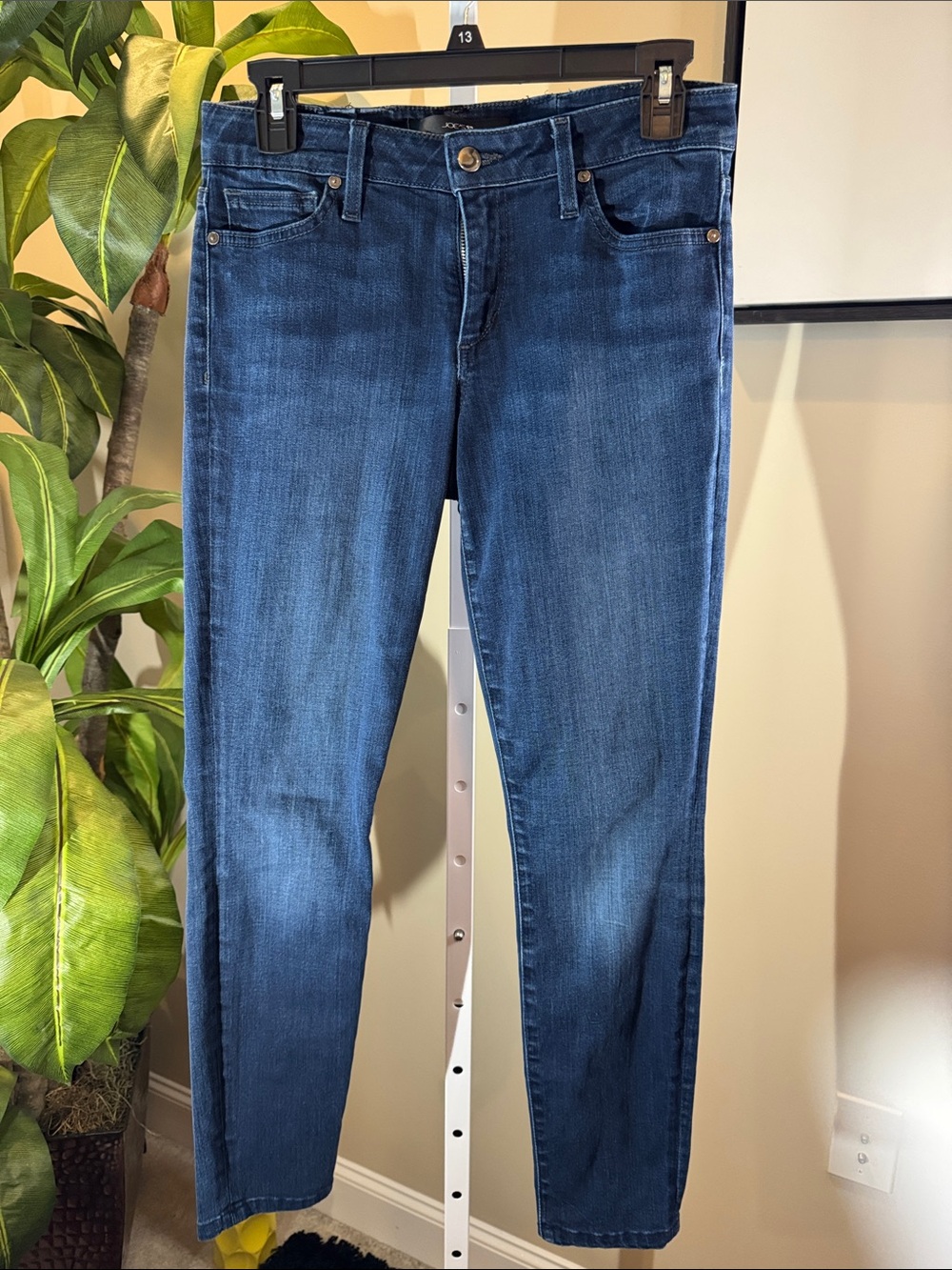 Women’s Slim Stretch Jeans - Joe’s The skinny fit. Size 28